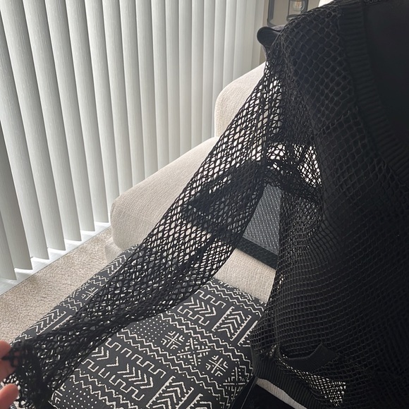 Fashion Exit | Net V-Neck Long Sleeve Top - Picture 3 of 6